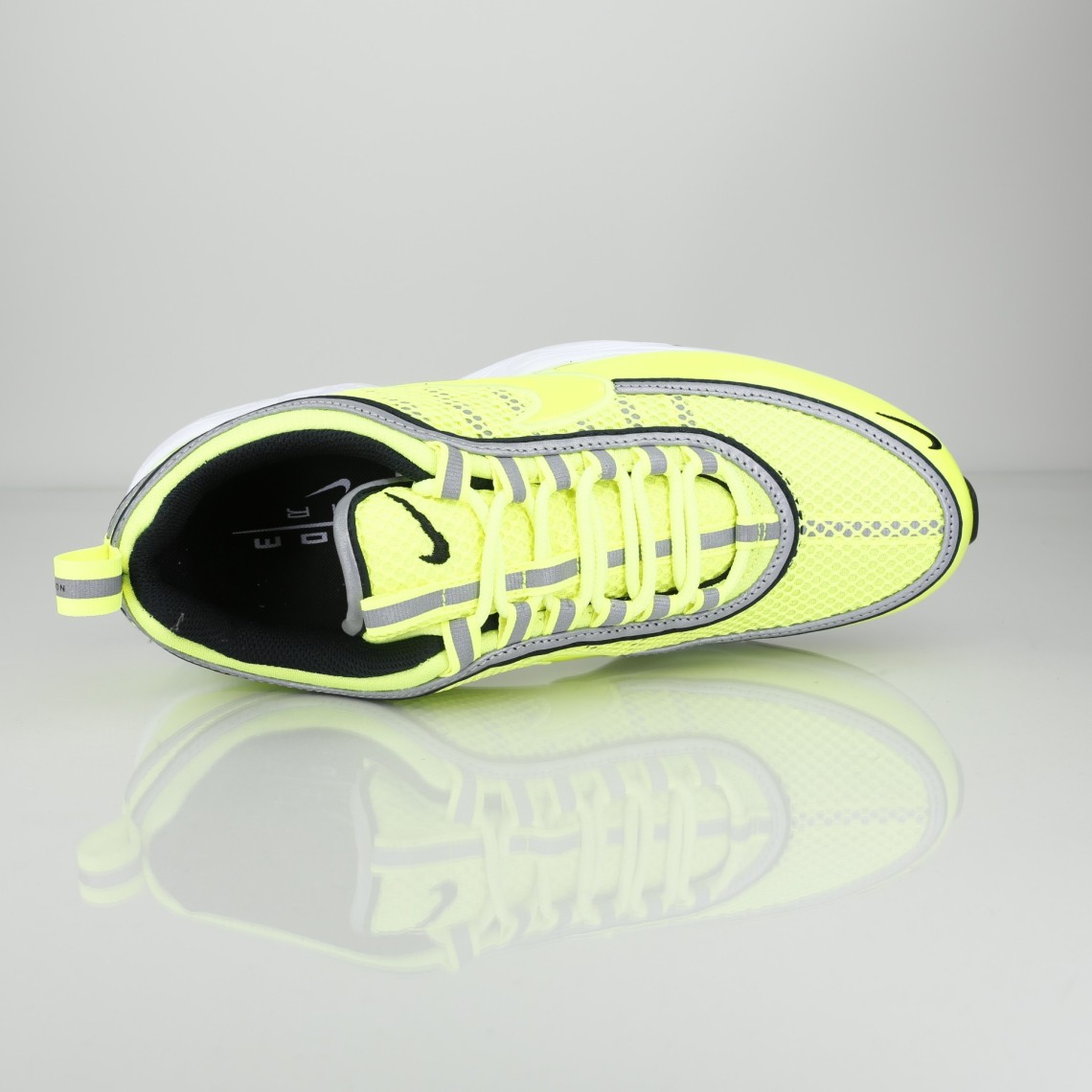 Nike spiridon jaune hotsell