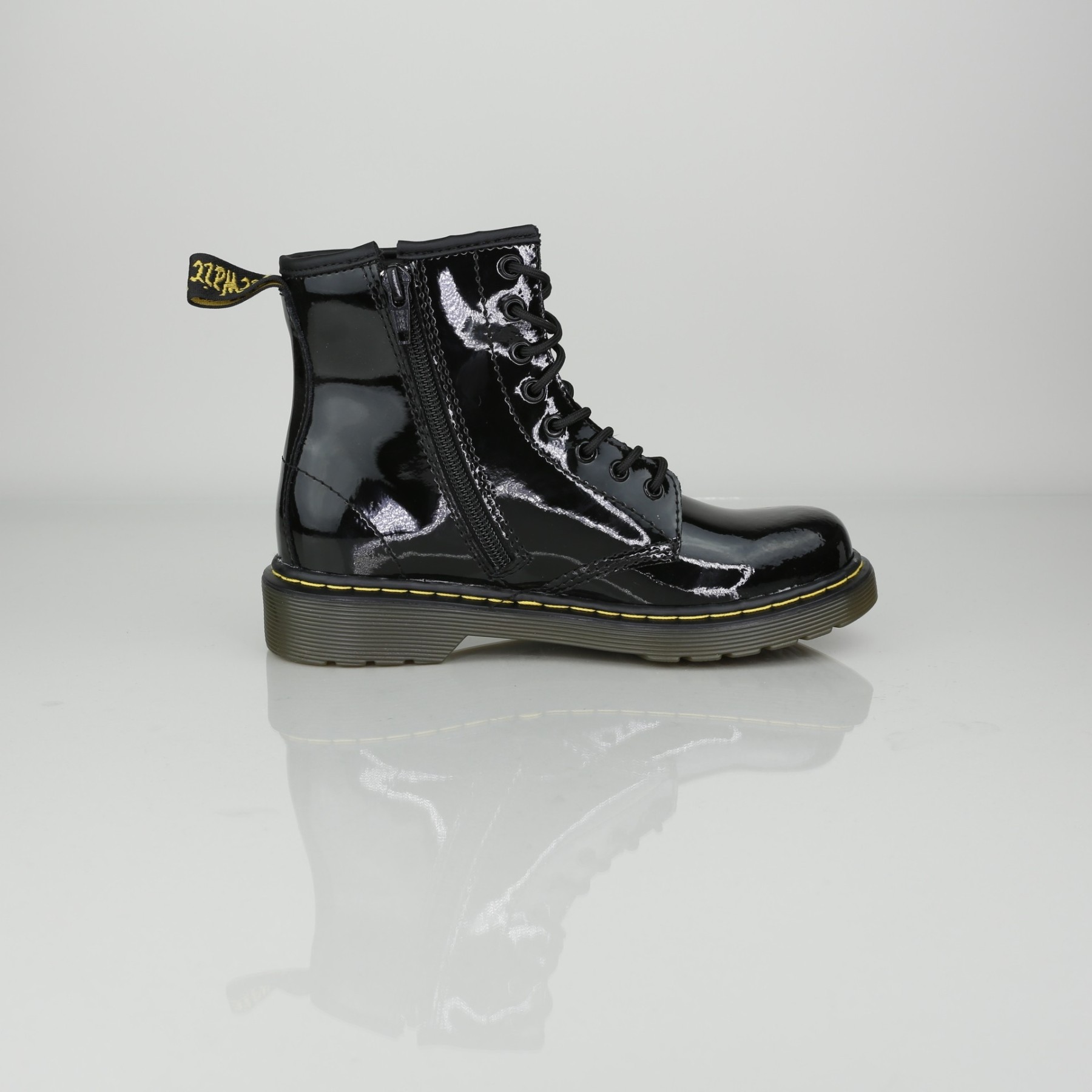DELANEY BLACK PATENT LAMPER