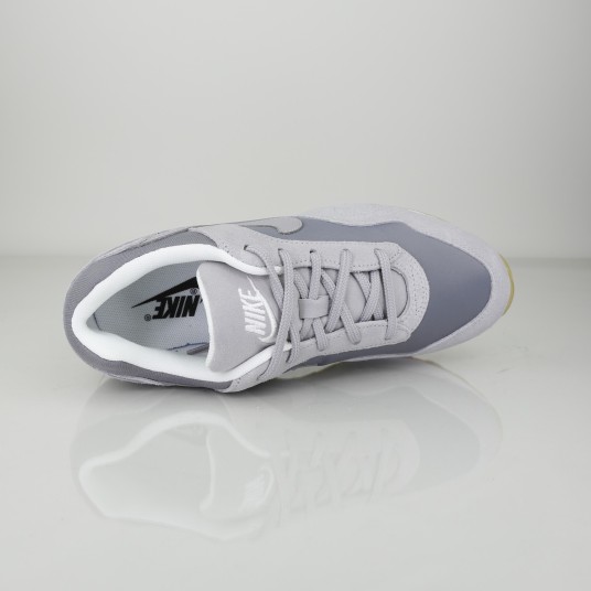 W NIKE OUTBURST