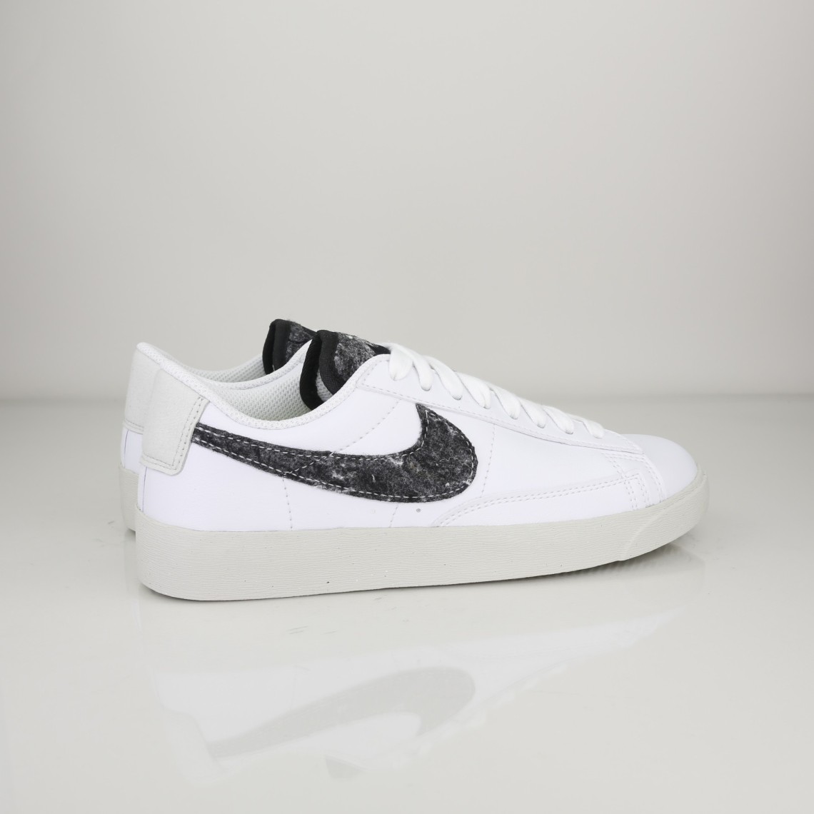 W BLAZER LOW SE