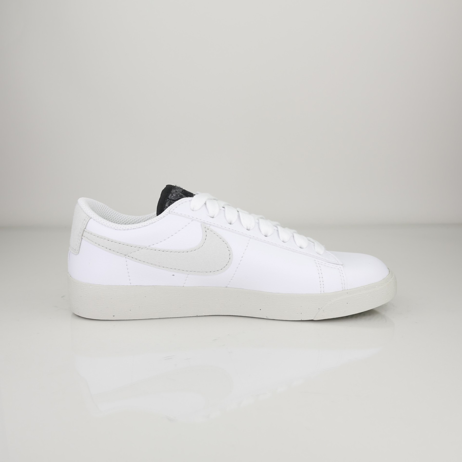 W BLAZER LOW SE